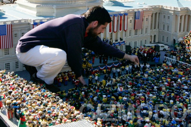 Illustration for article titled Lego Obama Presidential Inauguration Brings Hope to Bricks Too